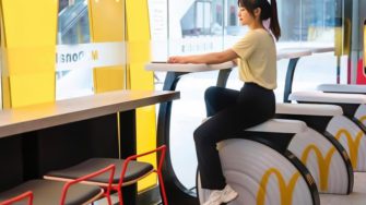 天才かよ… 中国のマクドナルドでは運動しながら食事できるらしい